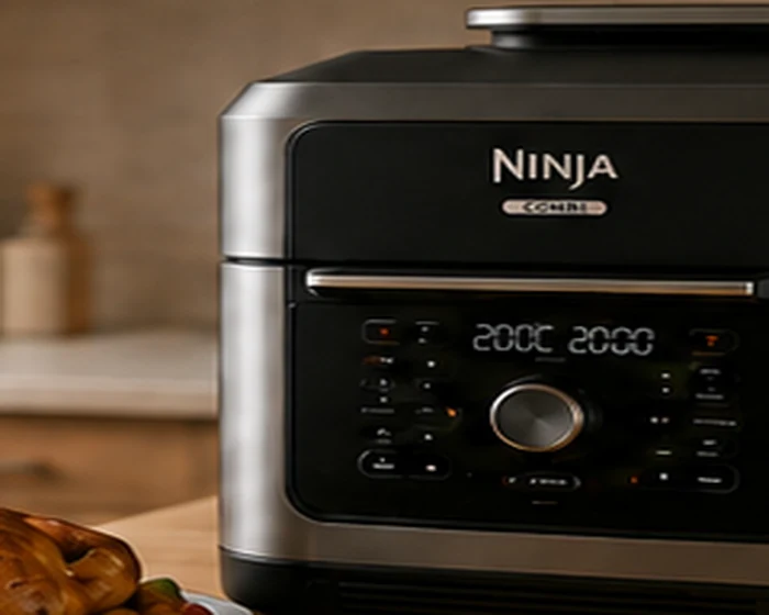 Ninja Combi polyvalent sur un plan de travail