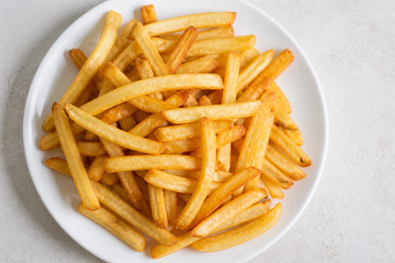 Frites croustillantes servies vue du dessus